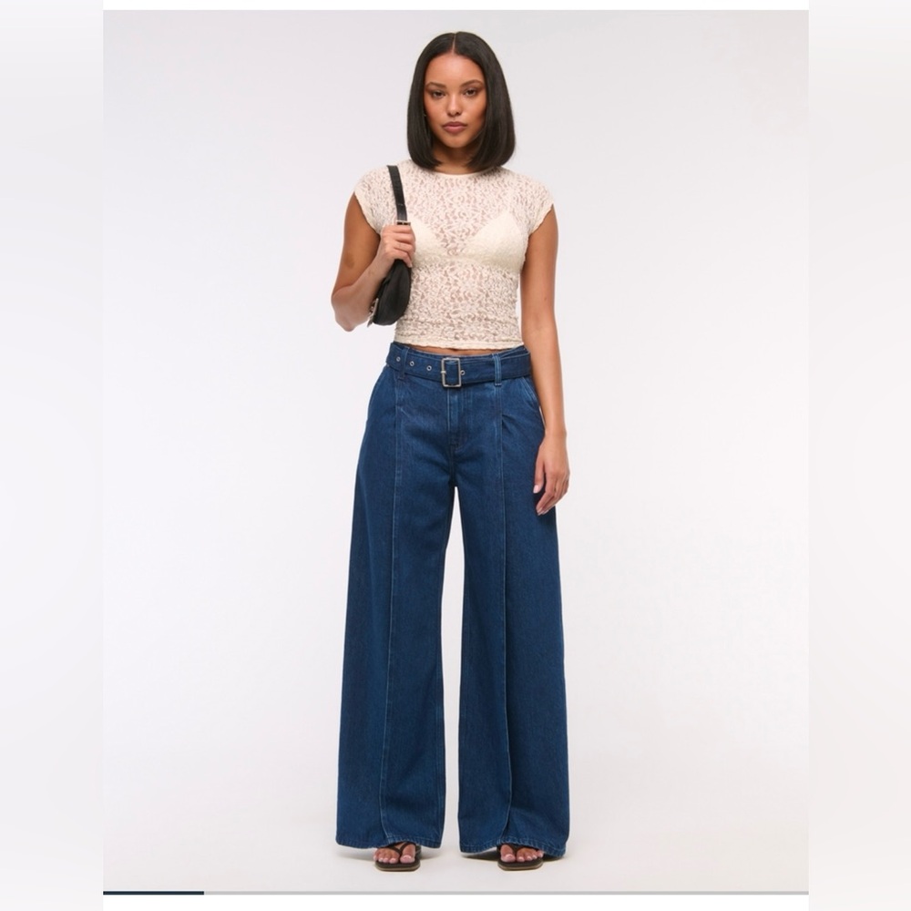 *NWT* A&F High rise Wide-Leg Jeans